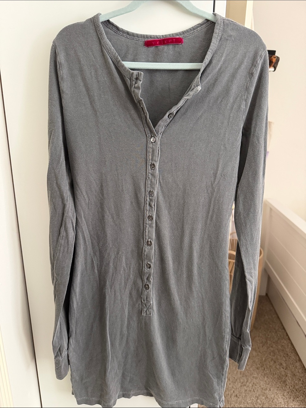 Velvet by Graham & Spencer Gray Long-Sleeve Henley Tunic. Size: Small